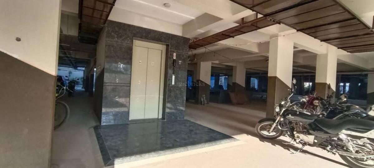 7 Seasons Palm Suite With Sky Orbit, Balcony, Swimming Pool, Wifi, Playground 라즈콧 외부 사진