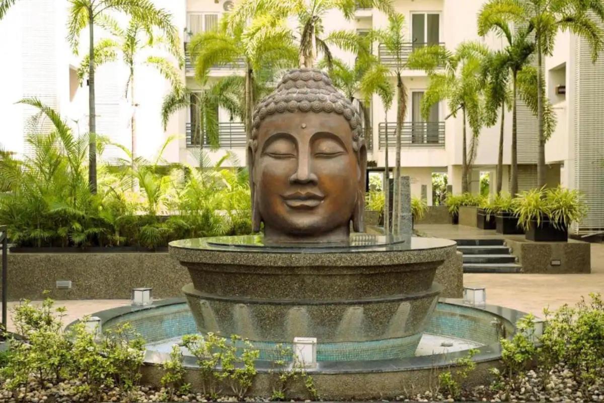 7 Seasons Palm Suite With Sky Orbit, Balcony, Swimming Pool, Wifi, Playground 라즈콧 외부 사진