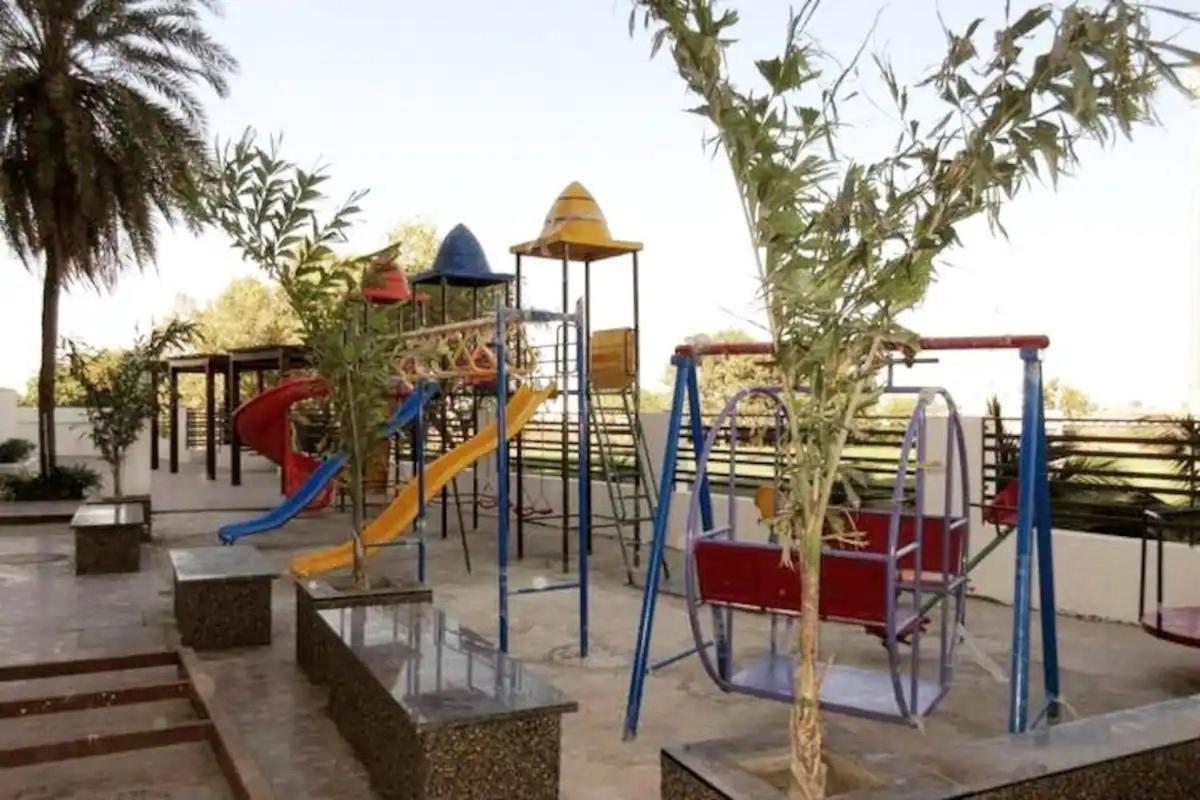 7 Seasons Palm Suite With Sky Orbit, Balcony, Swimming Pool, Wifi, Playground 라즈콧 외부 사진