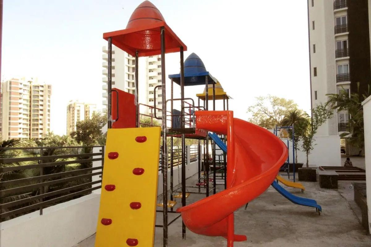 7 Seasons Palm Suite With Sky Orbit, Balcony, Swimming Pool, Wifi, Playground 라즈콧 외부 사진