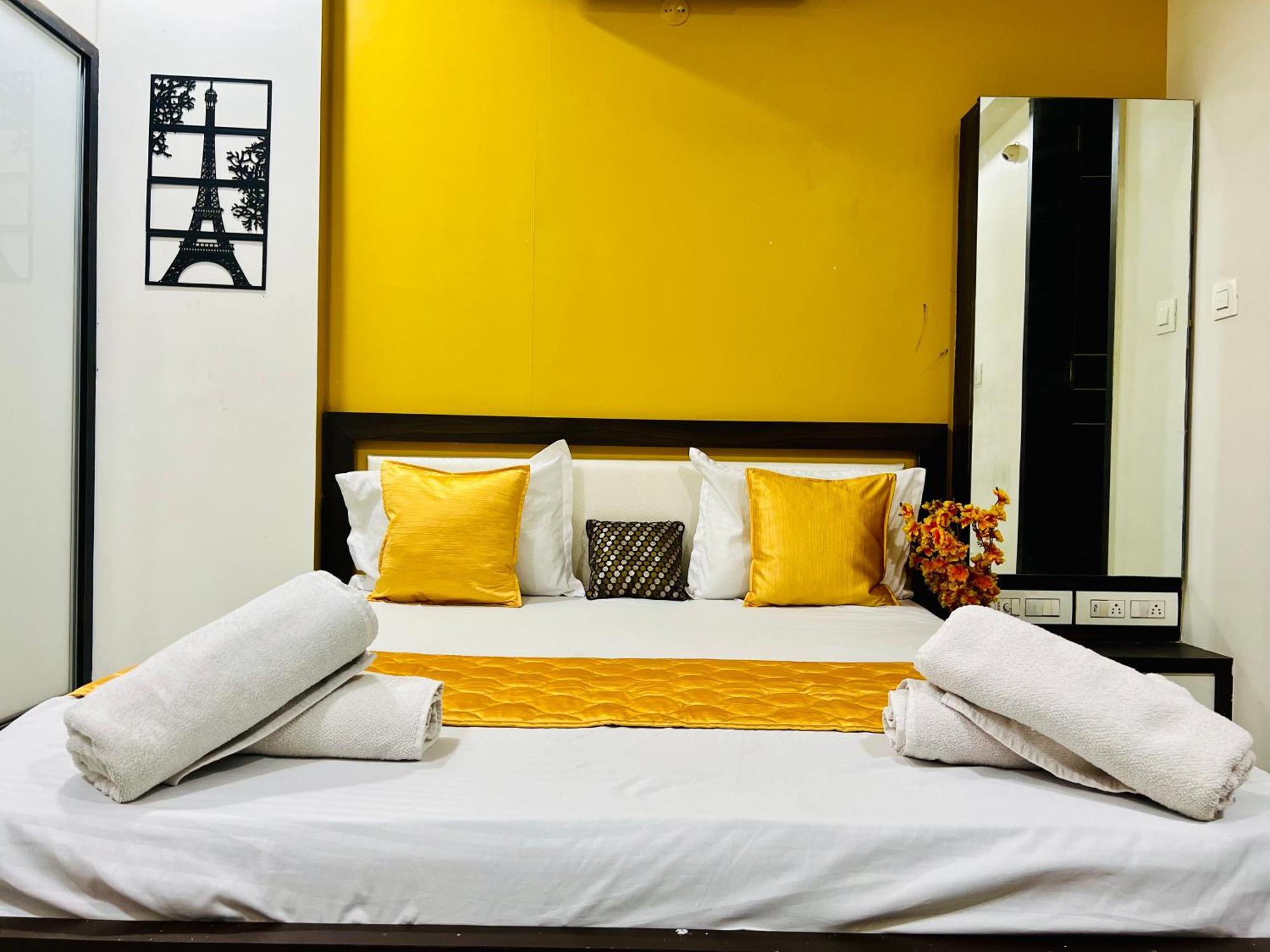 7 Seasons Palm Suite With Sky Orbit, Balcony, Swimming Pool, Wifi, Playground 라즈콧 외부 사진